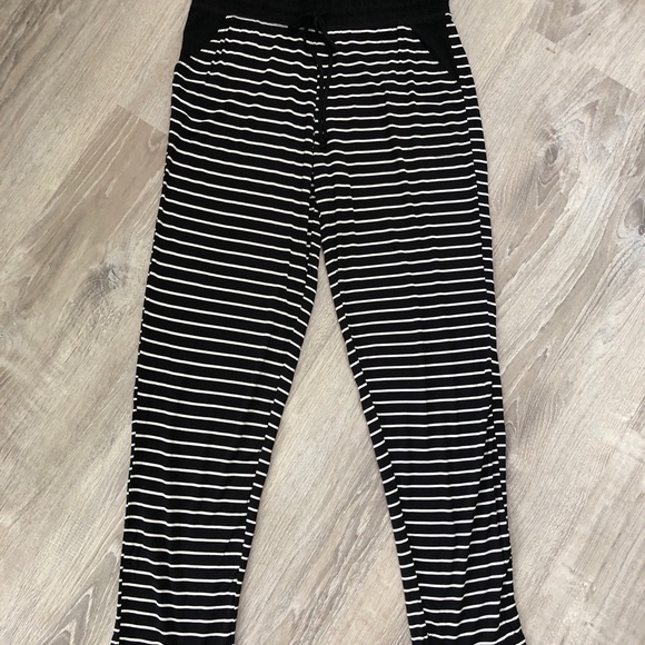 SUPER SOFT Striped Pants! 🐼 - Picture 4 of 5